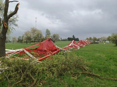 Stožár v obci Domamil jsme odstranili bez použití pyrotechniky