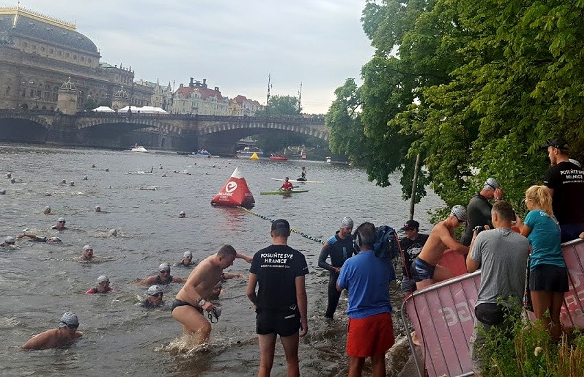 ZÁVODNÍK FIRMY EXCON BOJOVAL V TRIATLONU