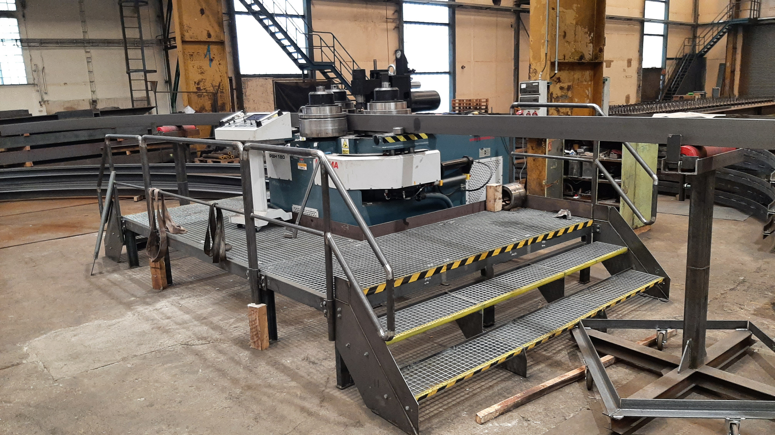 Na hydraulické zakružovačce PBH180 jsme už zakroužili kilometry profilů