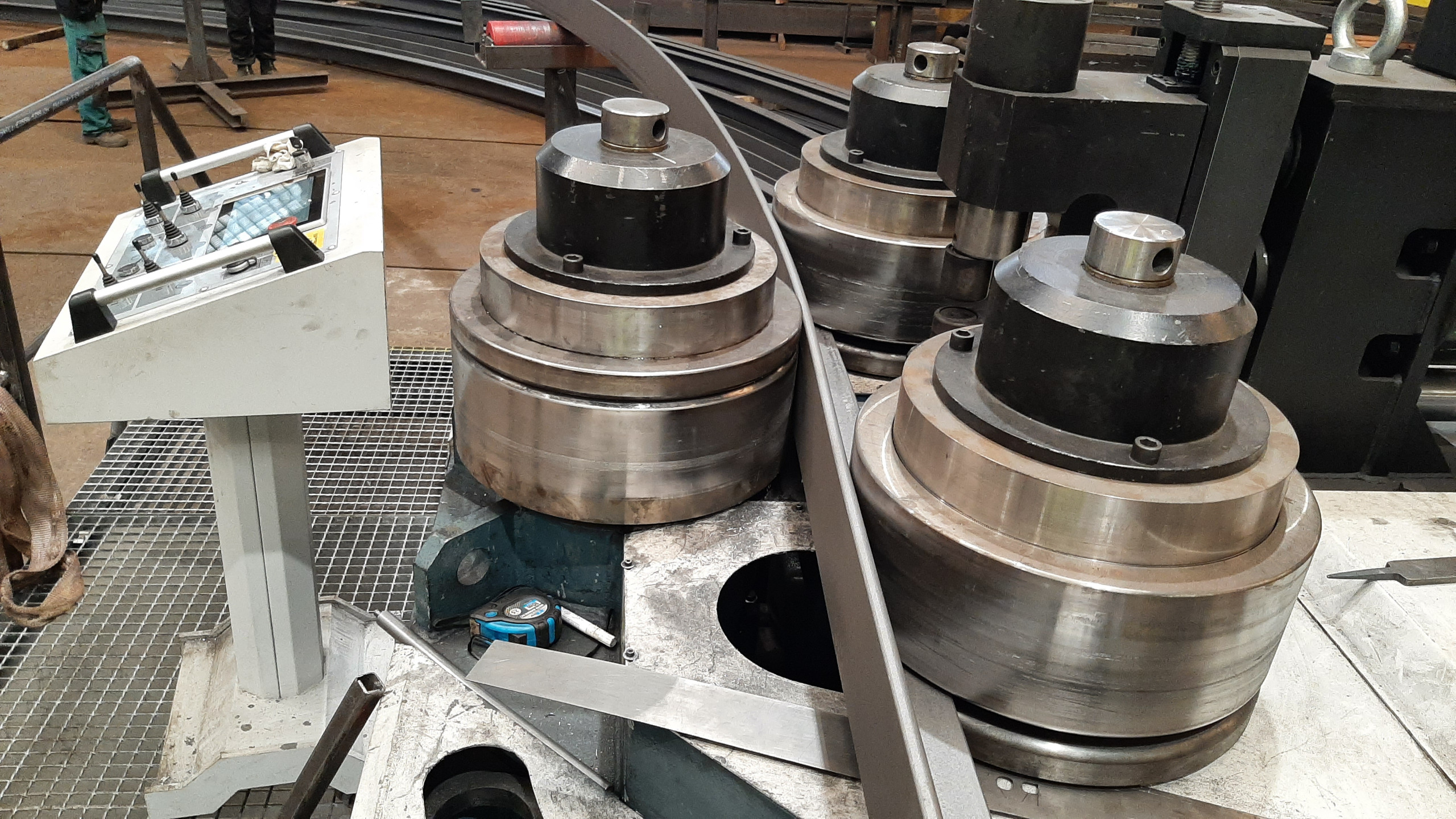 Na hydraulické zakružovačce PBH180 jsme už zakroužili kilometry profilů