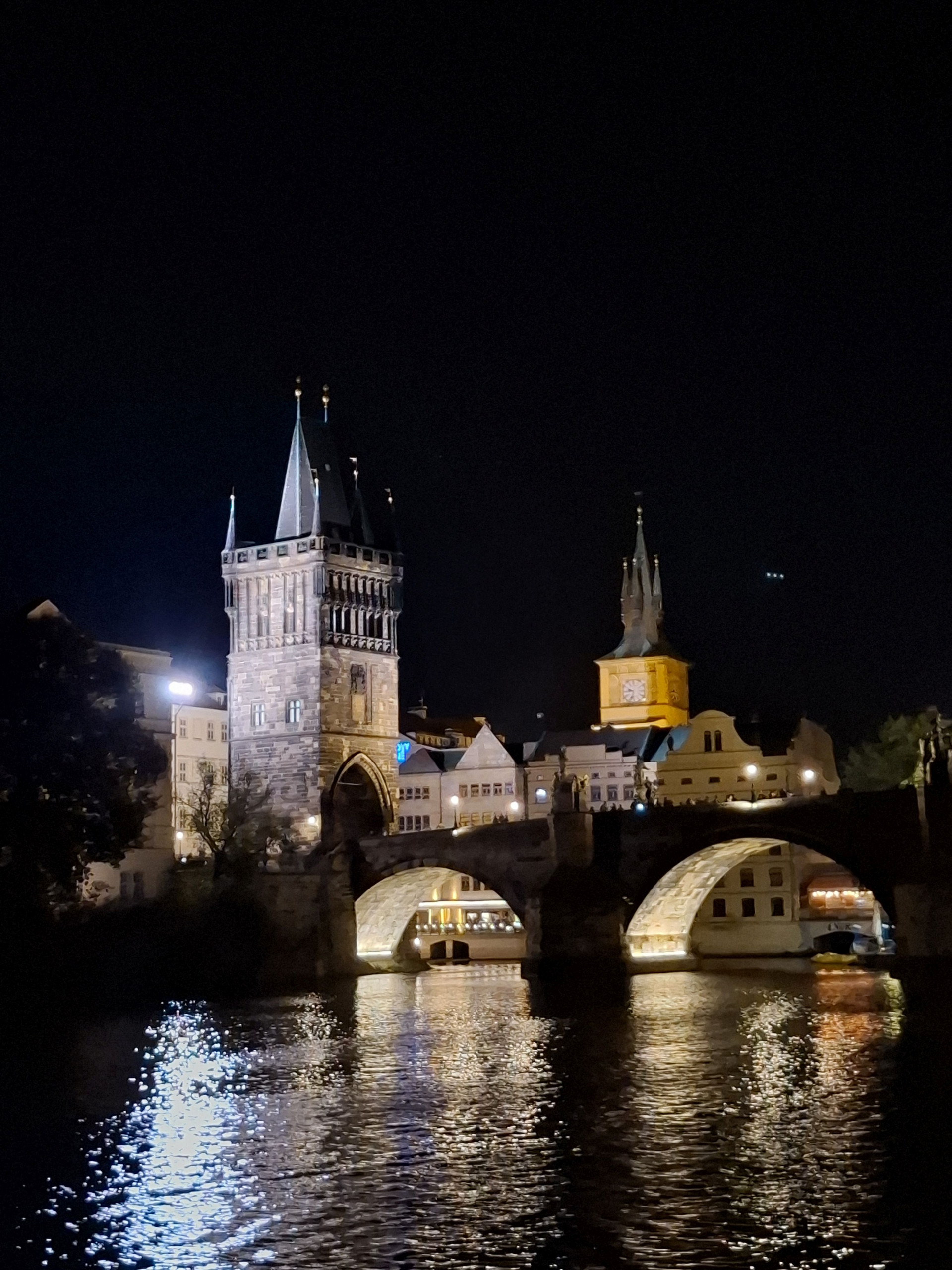 Excoňáci oslavili výročí společnosti nezapomenutelnou plavbou po Vltavě 