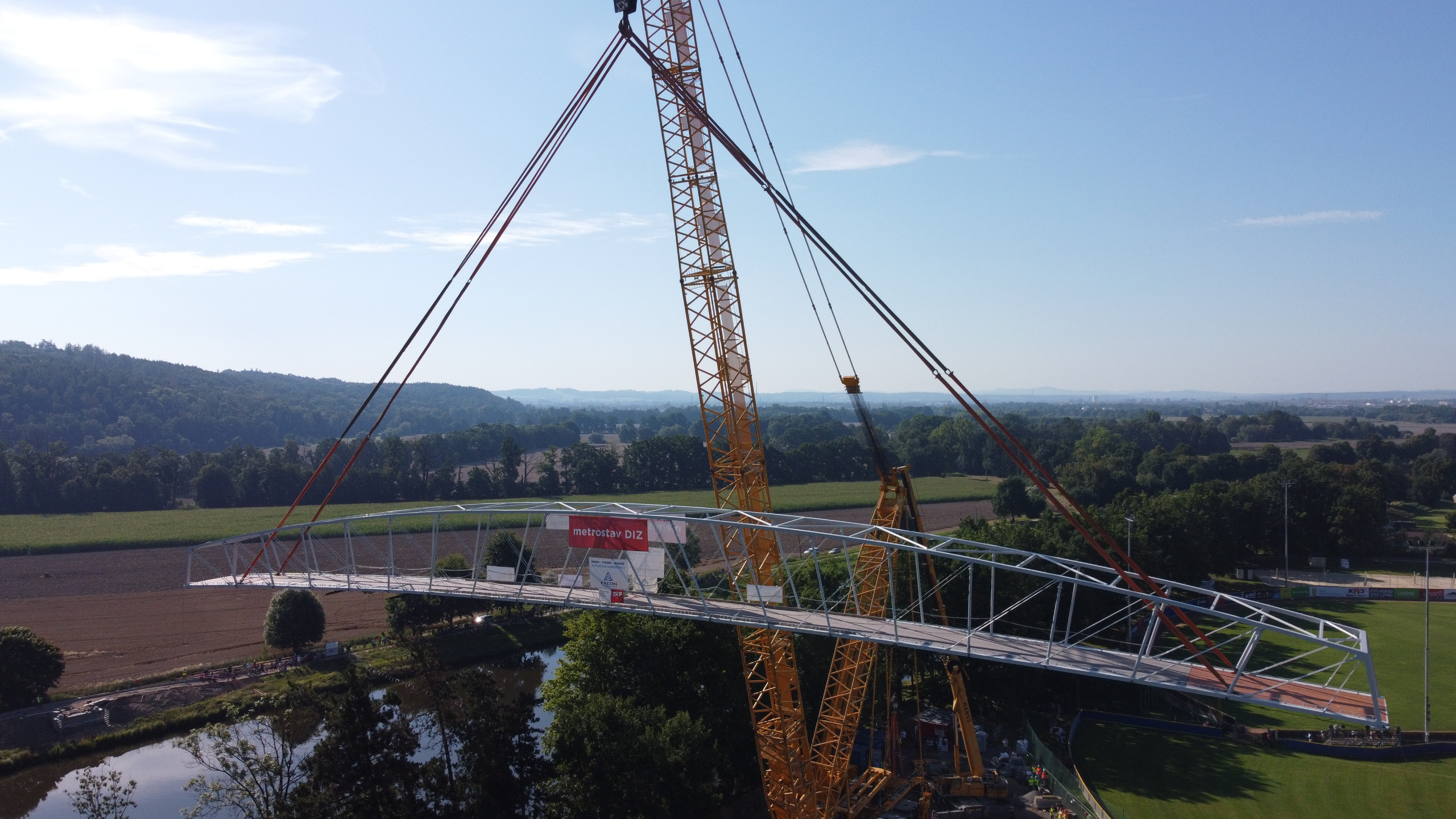 Instalace lávky HLUBOKÁ v rámci realizace zakázky pro generálního dodavatele stavby Metrostav DIZ