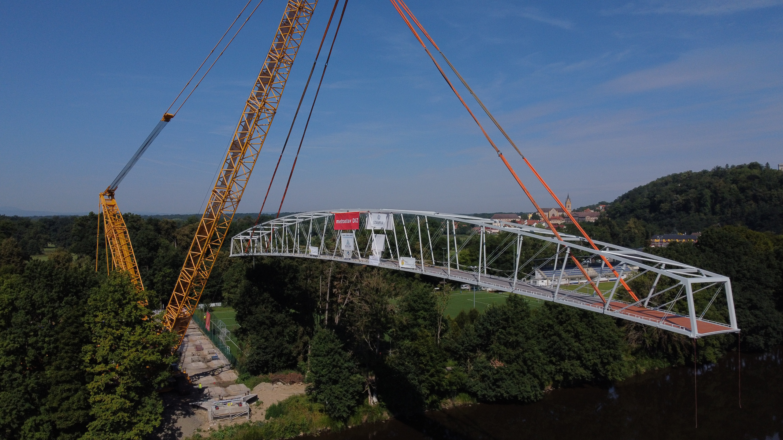 Instalace lávky HLUBOKÁ v rámci realizace zakázky pro generálního dodavatele stavby Metrostav DIZ