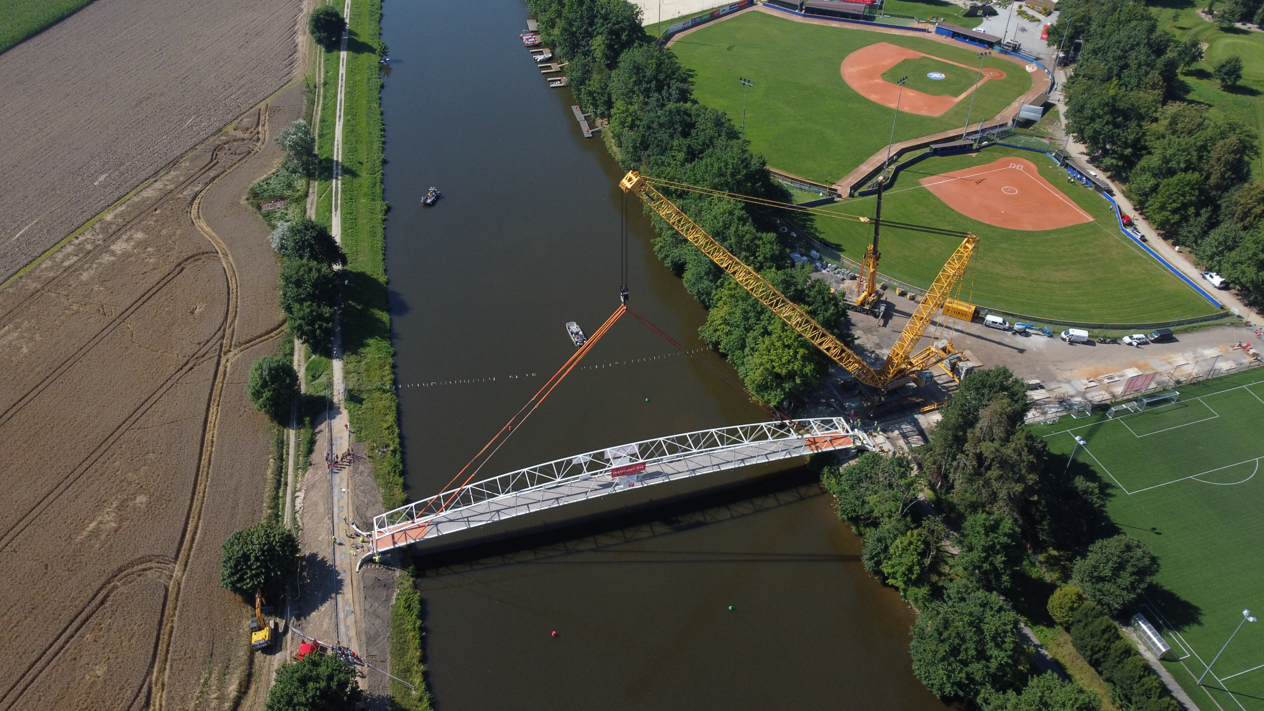 Instalace lávky HLUBOKÁ v rámci realizace zakázky pro generálního dodavatele stavby Metrostav DIZ