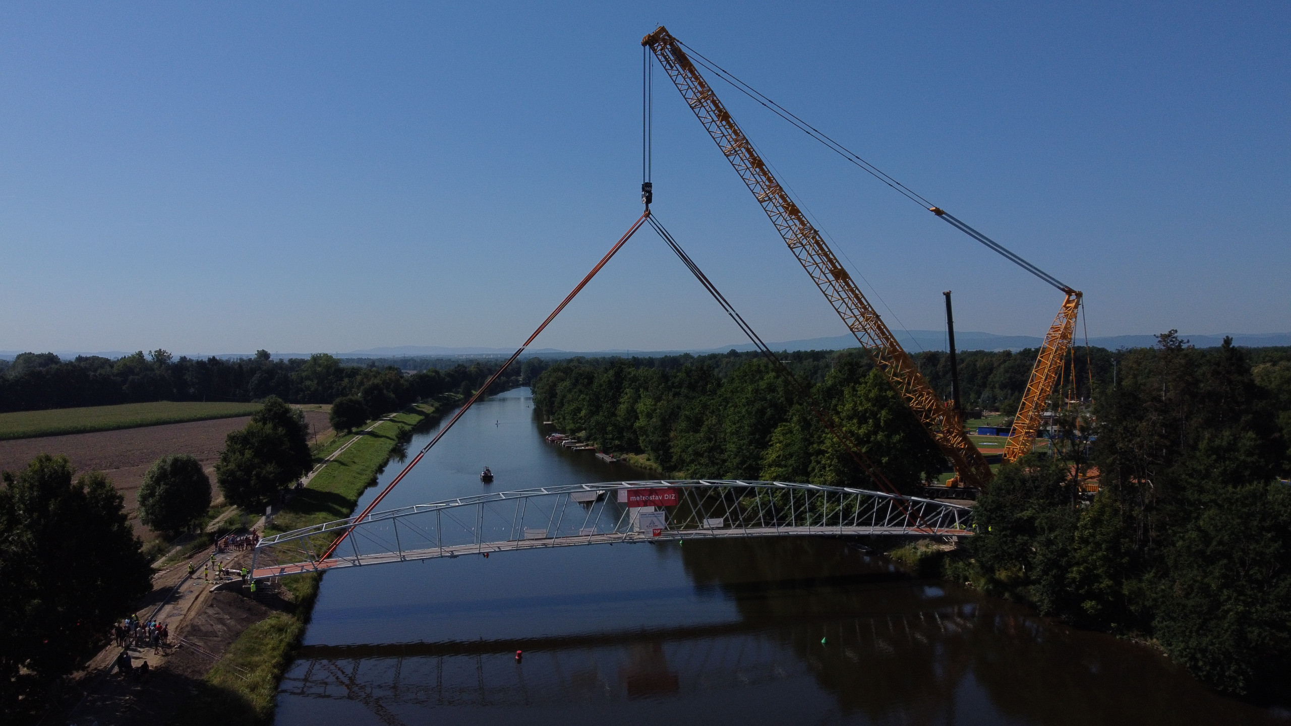 Instalace lávky HLUBOKÁ v rámci realizace zakázky pro generálního dodavatele stavby Metrostav DIZ