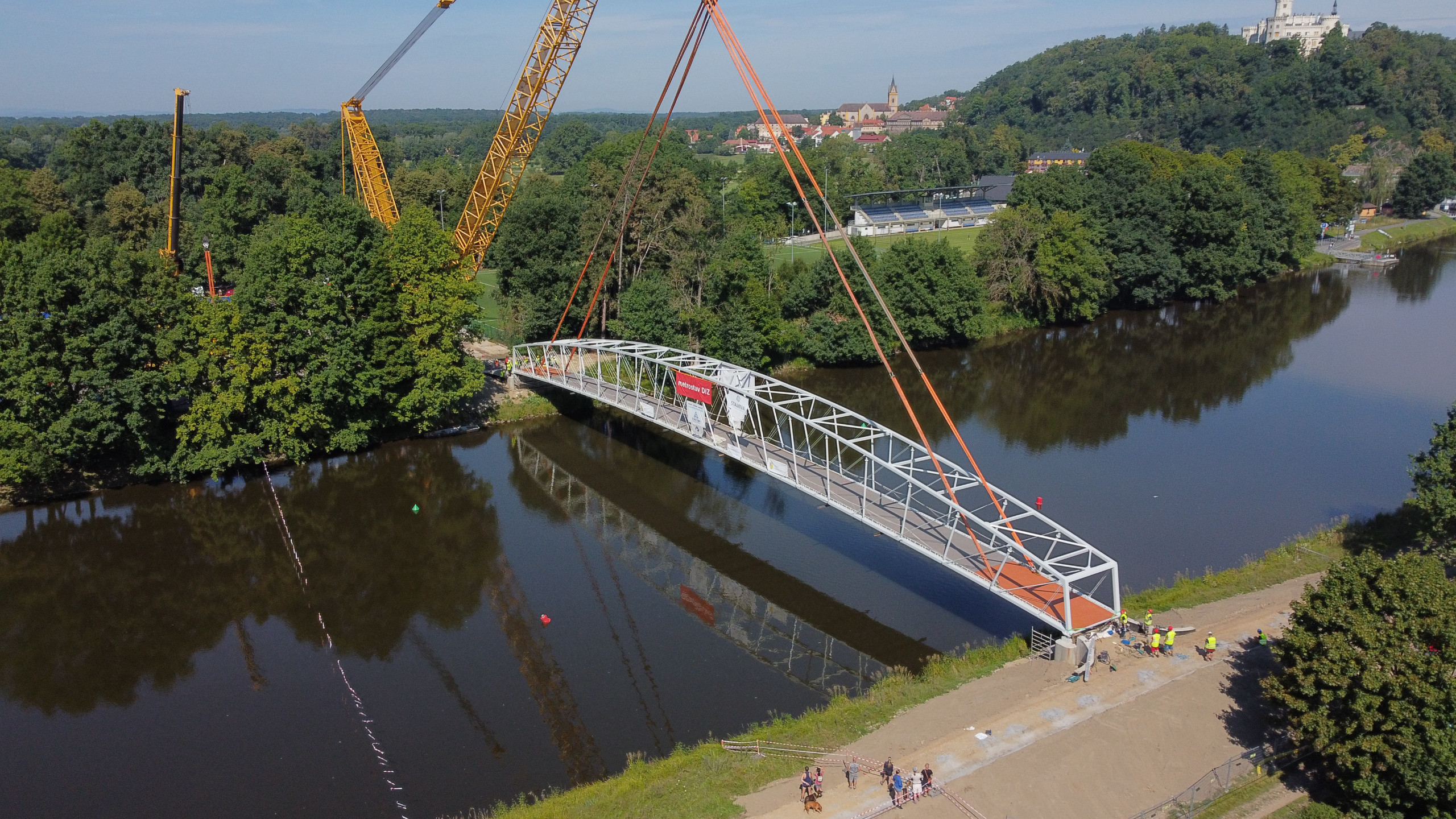Instalace lávky HLUBOKÁ v rámci realizace zakázky pro generálního dodavatele stavby Metrostav DIZ