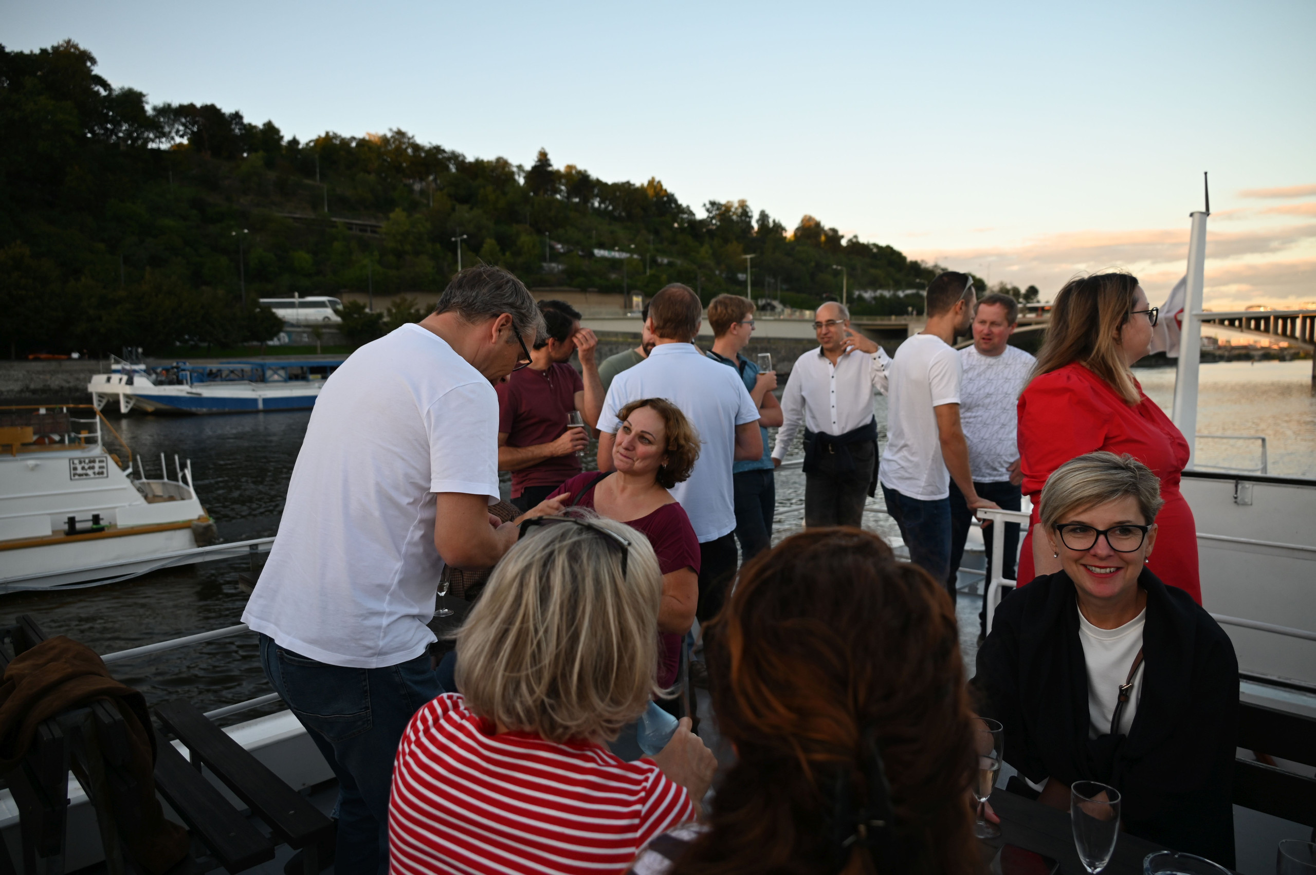 Excoňáci oslavili výročí společnosti nezapomenutelnou plavbou po Vltavě 