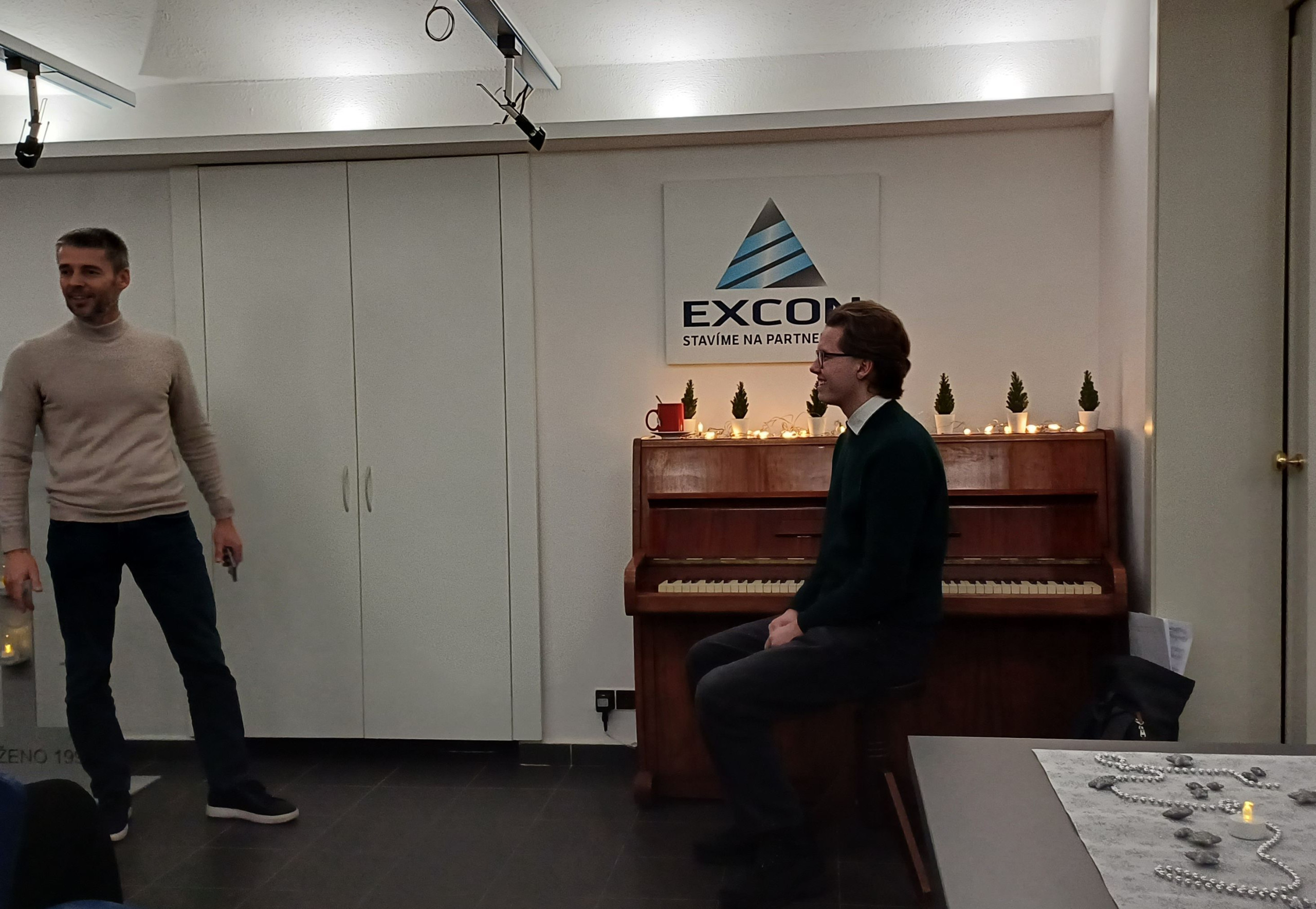 V EXCONu zazněly známé skladby v podání pianisty pana Teodora Lukšíka