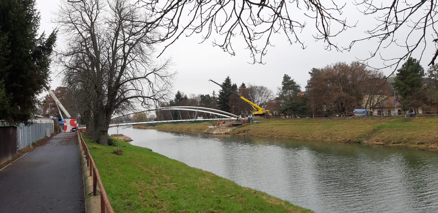 CYKLOLÁVKA V NITŘE PŘES STEJNOJMENNOU ŘEKU