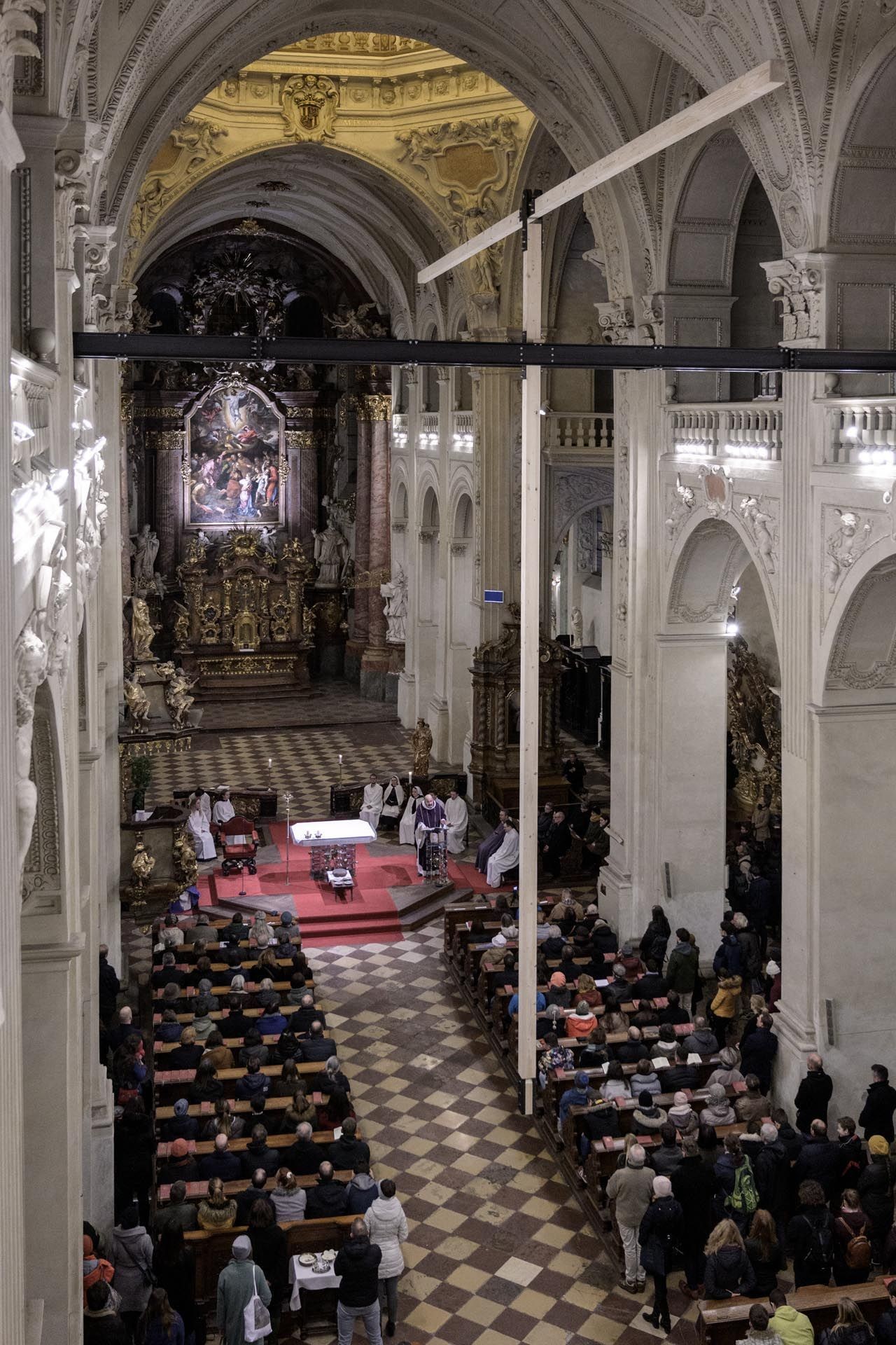 Unikátní desetimetrové kyvadlo v kostele již „zhmotňuje čas“ 