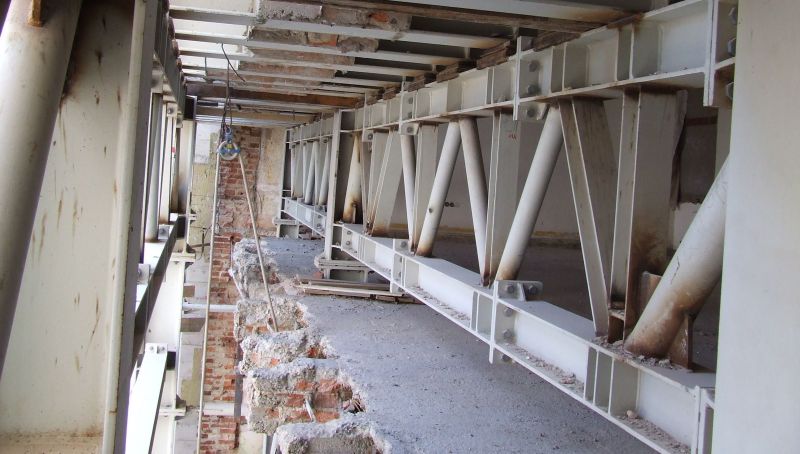 Reconstruction of the building, Wenceslas Square No.9 - Temporary supporting steel structure