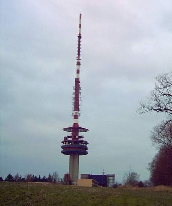 The replacement of antenna cantilevers on TV towers and masts