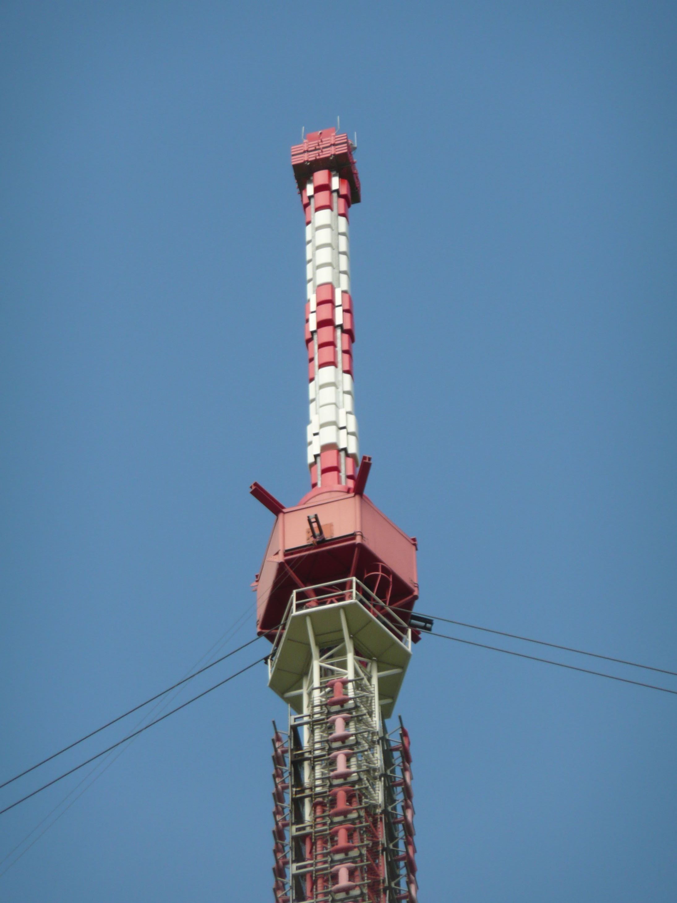 The replacement of antenna cantilevers on TV towers and masts