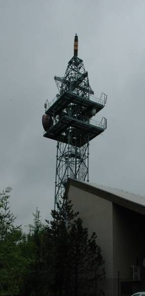 The replacement of antenna cantilevers on TV towers and masts