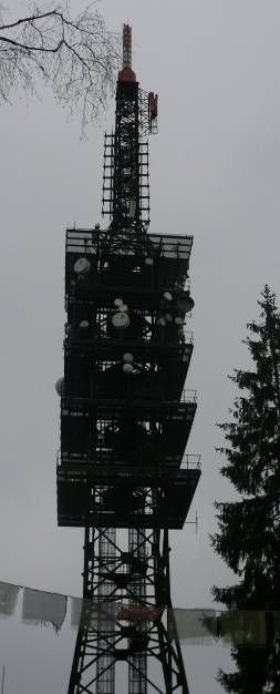 The replacement of antenna cantilevers on TV towers and masts