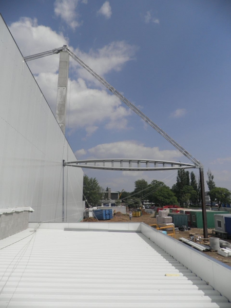 Prestressed steel structures