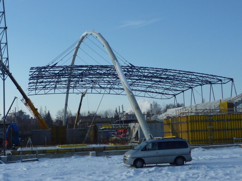 Prestressed steel structures
