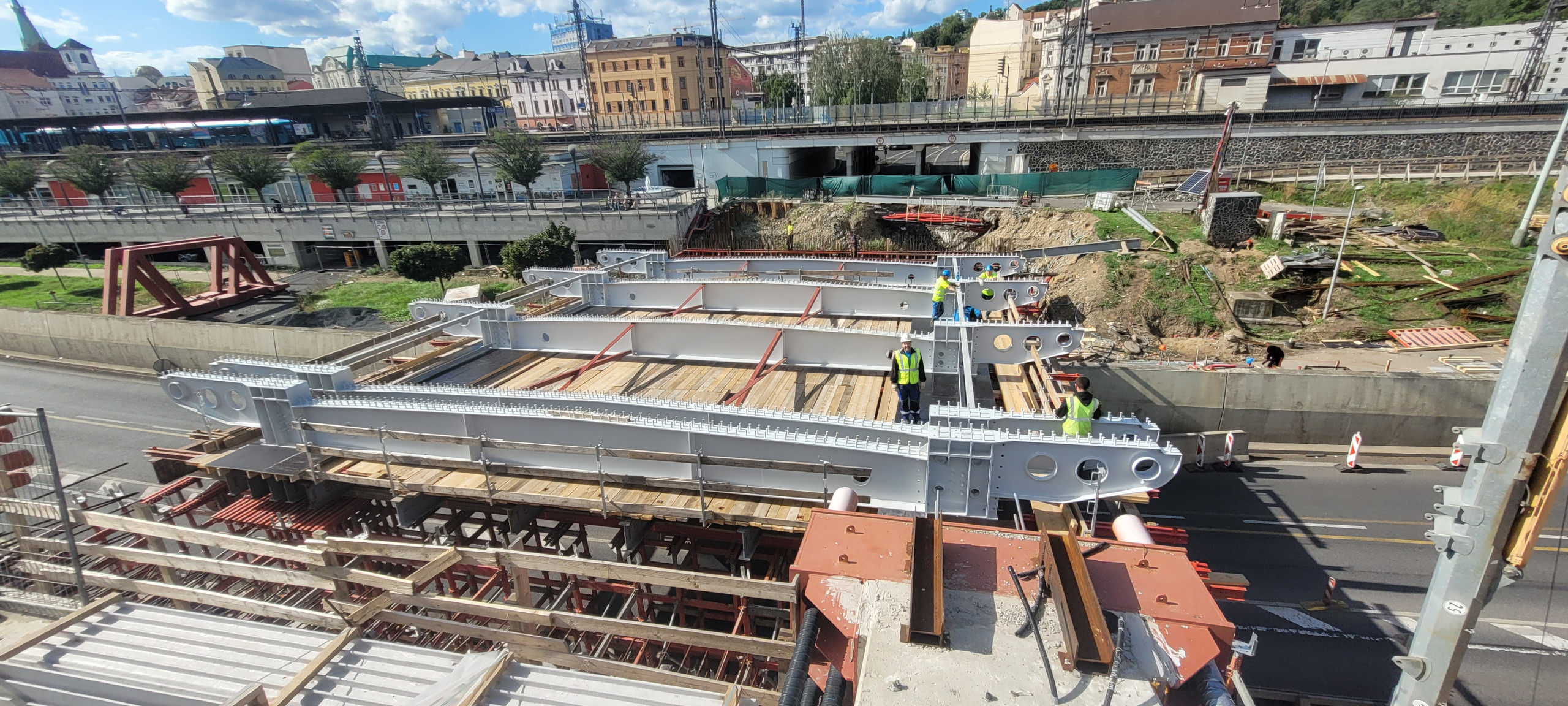 Montáž ocelové konstrukce předpolí mostu Edvarda Beneše v Ústí nad Labem