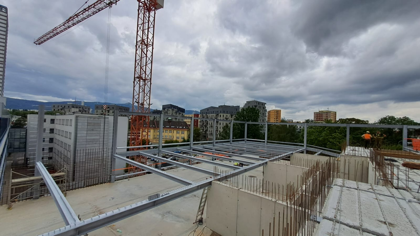 Úspěšně jsme dokončili montáž nosné ocelové konstrukce nového parkovacího domu v Liberci